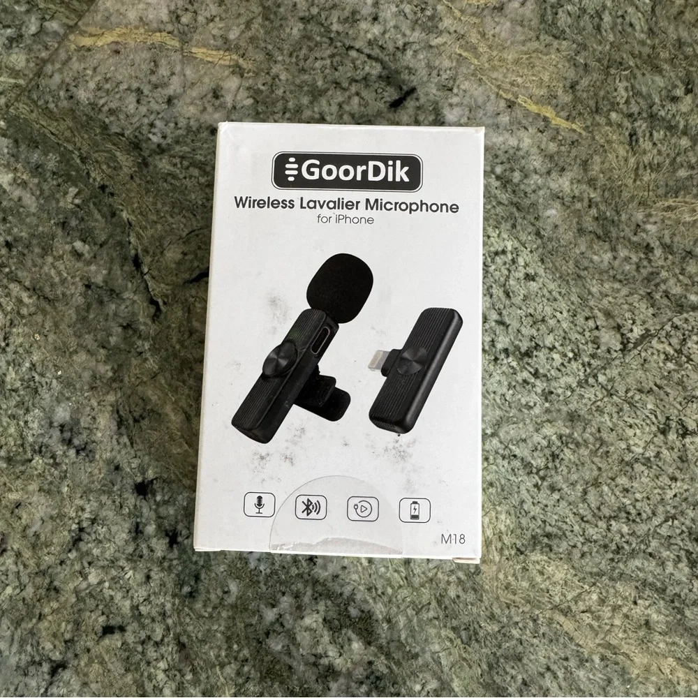 Black Wireless Lavalier Microphone for iPhone